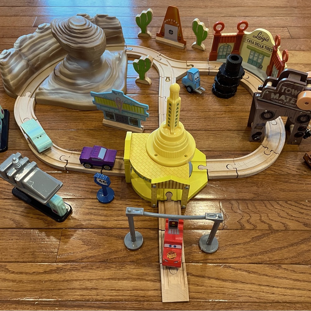 [SOLD] Disney Pixar Cars 50 Piece Radiator Springs Track Set